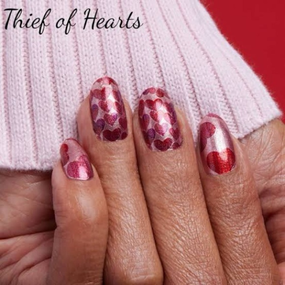 B2G1 THIEF OF HEARTS Color Street Nail Strips